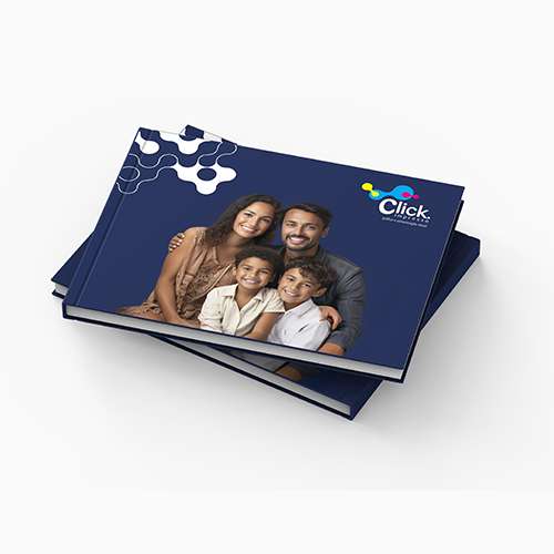Capa Dura, empastada com cartão 3mm, miolo em papel 170g com laminação fosca ou brilho na capa, lombada quadrada. * Produção em 10 dias 